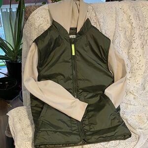 Old Navy Kids Olive and Cream Puffer Jacket new but washed